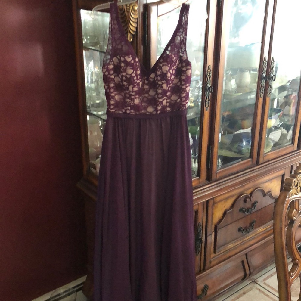 Gown - Picture 5 of 5